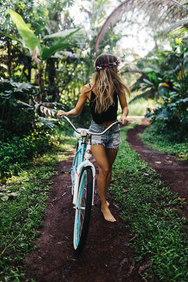 These Knee Braces Help With Arthritis Pain, Swelling, and Post-Surgery Recovery