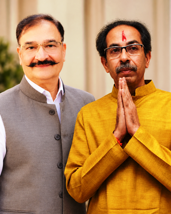 मुंबई में पत्रकारिता पुरस्कार वितरण समारोह में उद्धव ठाकरे”